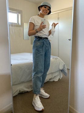 「CONVERSE（コンバース）のアイテム（シューズ、ホワイト系）」を使った、Charon Cheさん（レディース）の春コーディネート