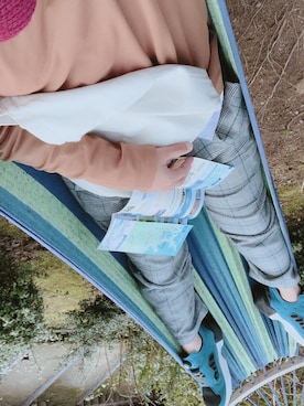 「BEAMS（ビームス）のアイテム（スラックス）」を使った、ゆんやさん（メンズ・165cm）の春コーディネート