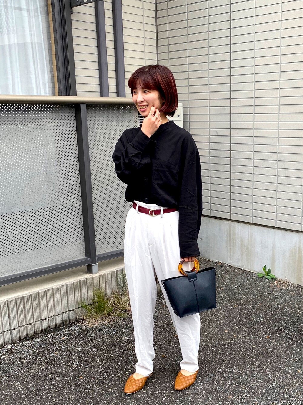 「ラブアンドピース2020、秋のコーデ、シンプルコーデ、秋服準備はじめました、ootd、秋、休日スタイル、モノトーン、シャツスタイル、ワントーンコーデ」｜「titivateのﾊﾞﾝﾄﾞｶﾗｰｼｬﾂ（シャツ/ブラウス、ブラック系）」を使った、ayaさん（レディース・159cm）の秋コーディネートの1枚目の写真