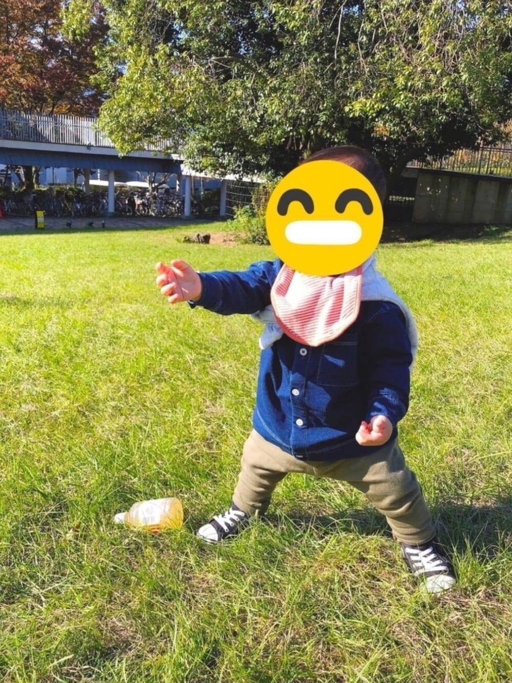 「カジュアルコーデ、秋コーデ、ラクチンコーデ、シンプルコーデ、ニット、公園、シンプル、赤ちゃん、男の子」｜「無印良品のアイテム（トップス、ブルー系）」を使った、ゆーさん（キッズ・80cm）の秋コーディネートの1枚目の写真