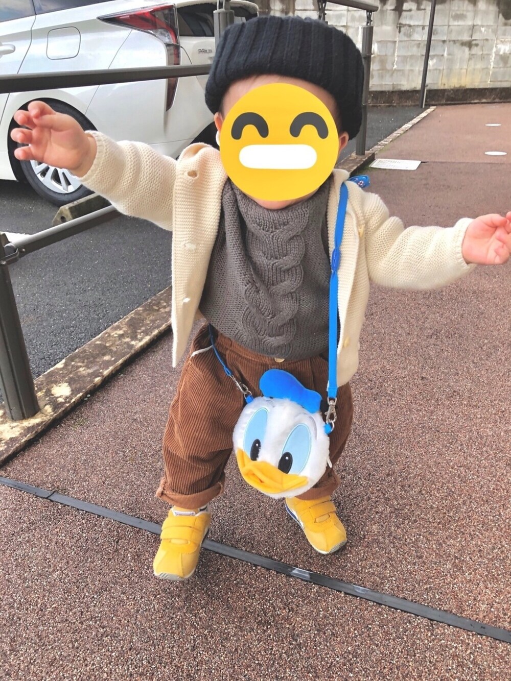 「秋冬コーデ、シンプルコーデ、パンツスタイル、ニット、おしゃれさんと繋がりたい、コーデュロイパンツ、ケーブルニット、シンプル、男の子、ベビーコーデ」｜「mama itemのアイテム（ニットキャップ/ビーニー、ブラック系）」を使った、ゆーさん（キッズ・80cm）の秋コーディネートの1枚目の写真
