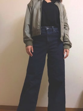 「UNIQLO（ユニクロ）のハイライズワイドジーンズ＋（デニムパンツ、グレー系）」を使った、まいまいさん（レディース）の秋コーディネート