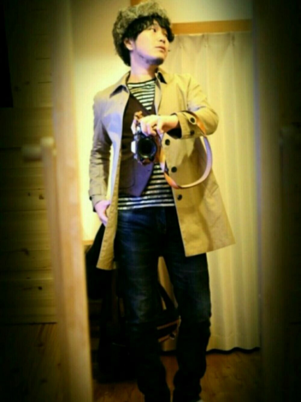 「フライトキャップ、トラッパーハット、バブアー、barbour、ボーダー、ベスト、COMME des GARCONS、Levi's」｜「URBAN RESEARCH DOORS MENSのアイテム（ステンカラーコート、ベージュ系）」を使った、まつさん（メンズ・173cm）の冬コーディネートの1枚目の写真