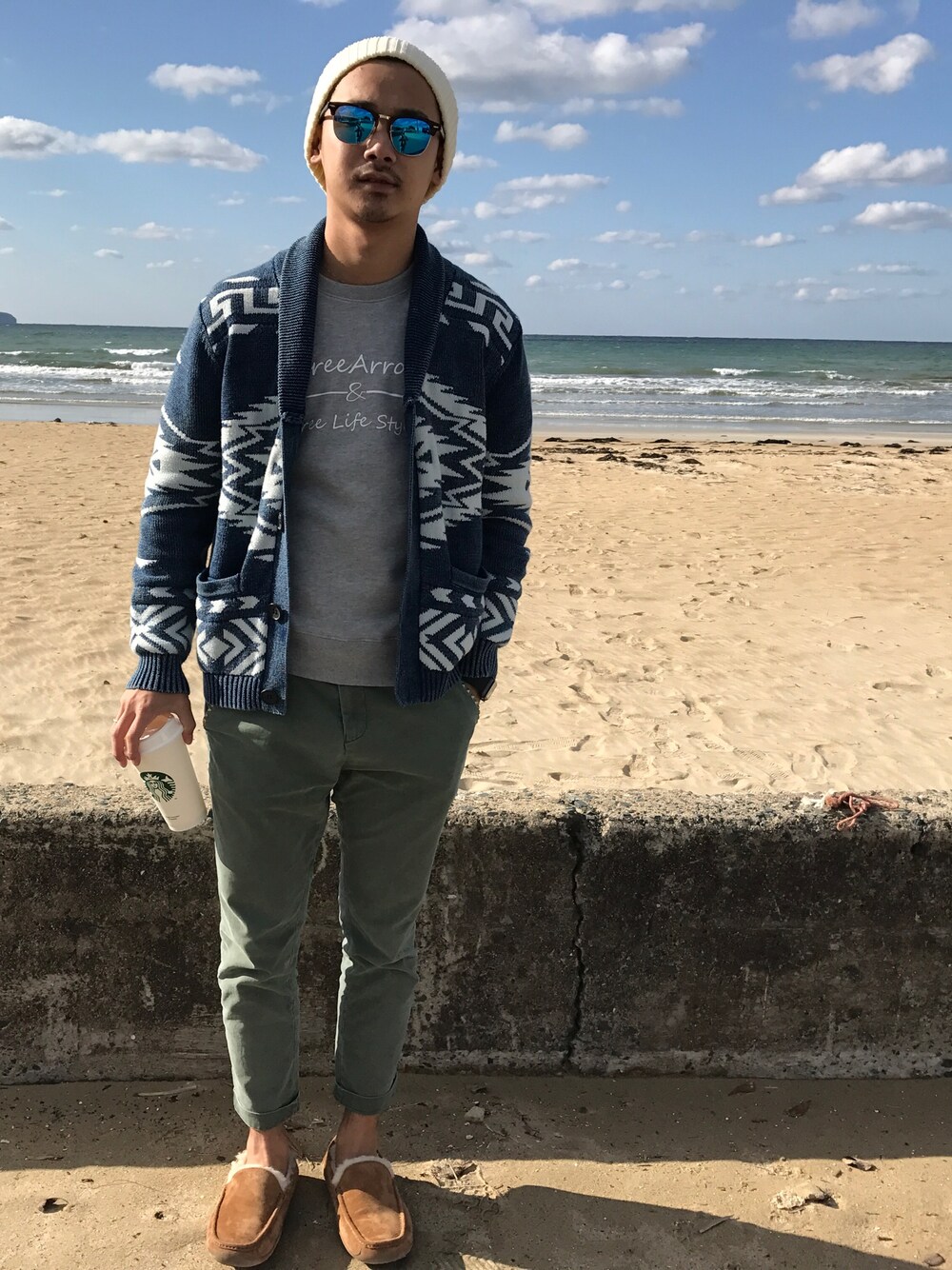 「ThreeArrows、Ron Herman、REMI RELIEF、UGG、EDIFICE、ray ban、スリーアローズ、ロンハーマン」｜「EDIFICEのアイテム（ニットキャップ/ビーニー、ホワイト系）」を使った、$$$_threearrowsさん（メンズ・165cm）の冬コーディネートの1枚目の写真