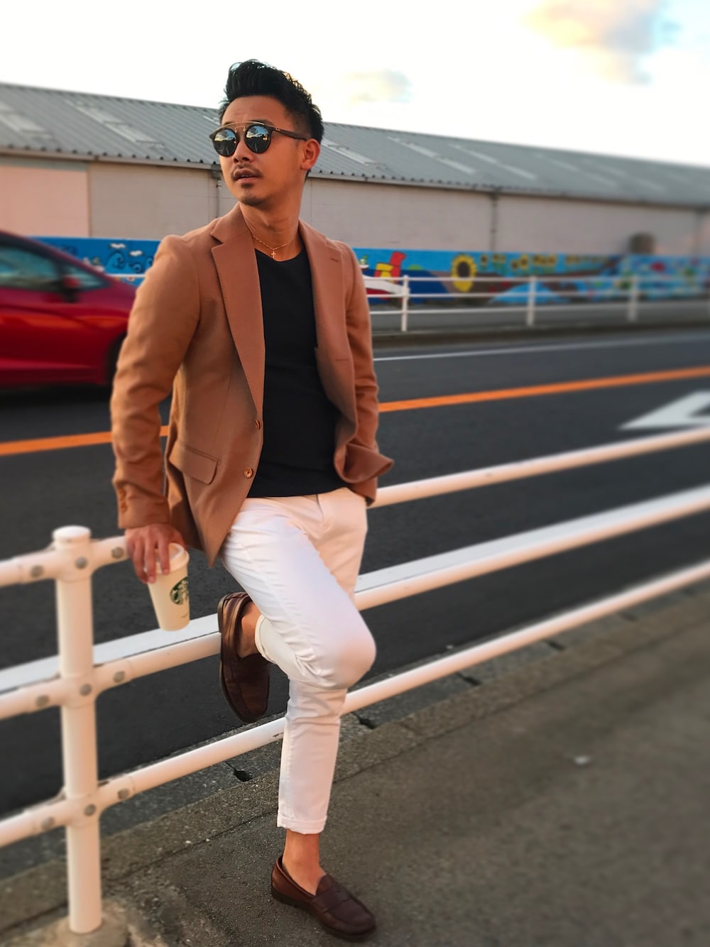 「ThreeArrows、ThreeArrowsスタッフ、united arrows、H&M、BASS、ray ban、ユナイテッドアローズ、オトナカジュアル」｜「H&Mのアイテム（チノパンツ、ホワイト系）」を使った、$$$_threearrowsさん（メンズ・165cm）の冬コーディネートの1枚目の写真