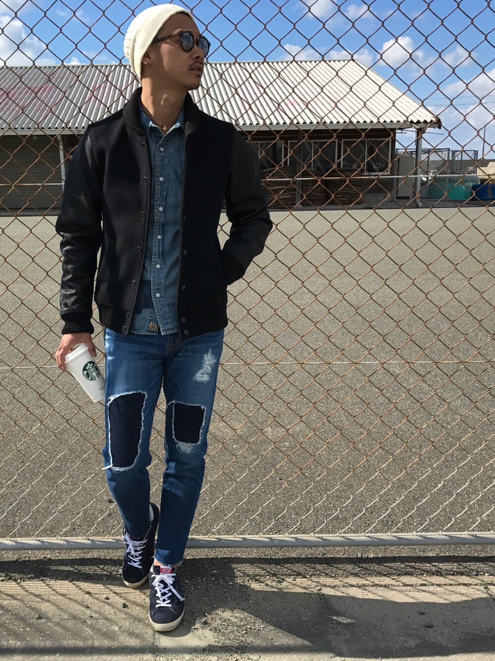 「ThreeArrows、AMERICAN RAG CIE、REMI RELIEF、BEAMS、GOLDEN GOOSE、EDIFICE、STARBUCKS、ray ban」｜「EDIFICEのアイテム（ニットキャップ/ビーニー、ホワイト系）」を使った、$$$_threearrowsさん（メンズ・165cm）の冬コーディネートの1枚目の写真