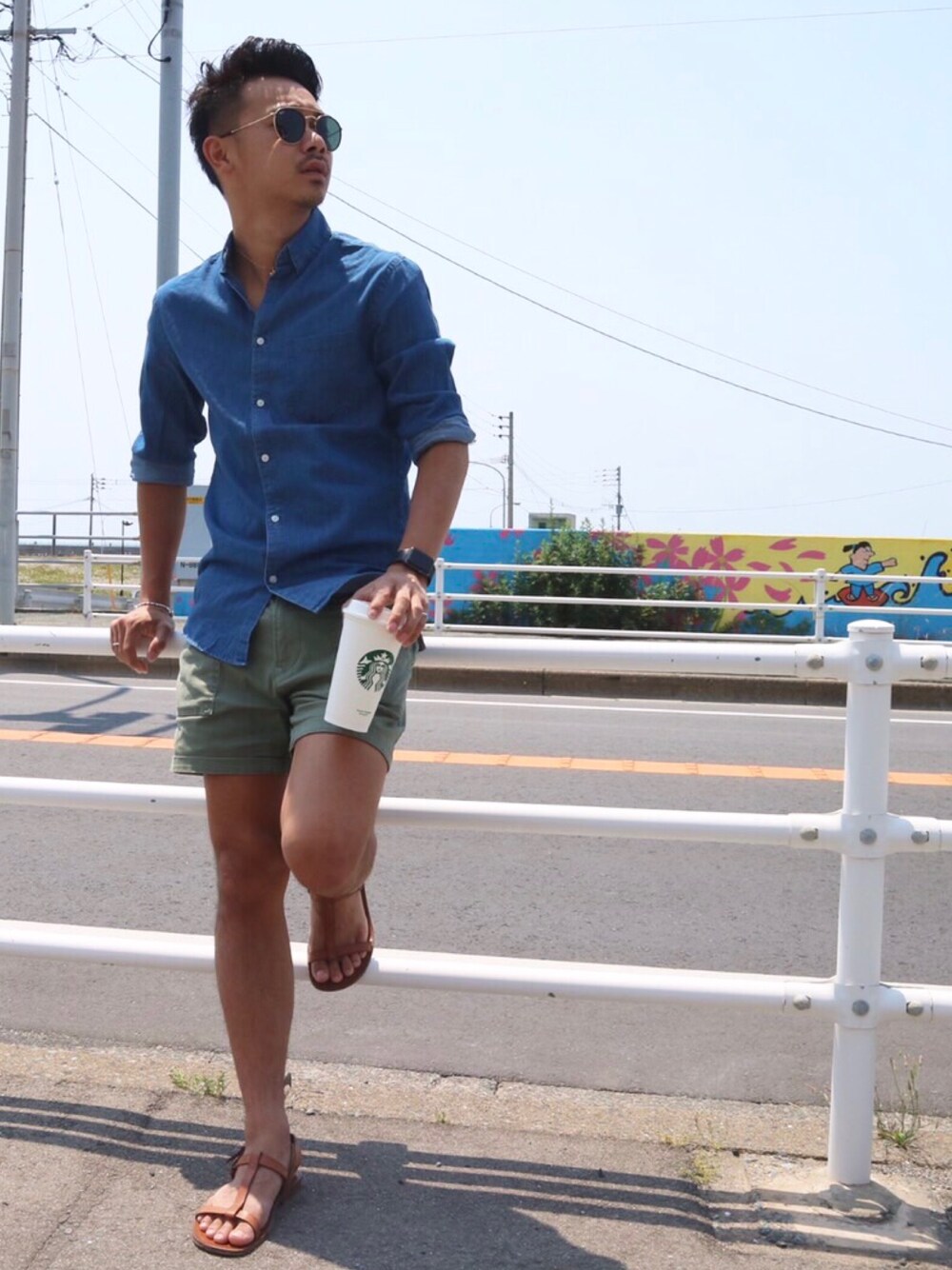 「ThreeArrows、H&M、Apple Watch、ray ban、休日スタイル、ショートパンツ、シャツスタイル、YSL」｜「H&Mのアイテム（シャツ/ブラウス、ブルー系）」を使った、$$$_threearrowsさん（メンズ・165cm）の夏コーディネートの1枚目の写真