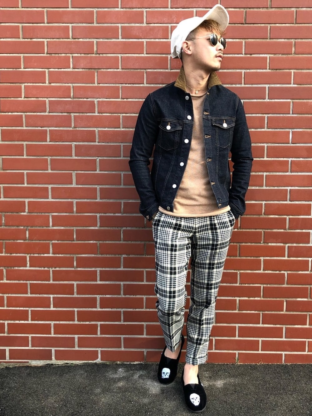 「きれいめカジュアル、ThreeArrows、スリーアローズ、EDIFICE、toms、H&M、ray ban、Apple Watch」｜「EDIFICEのアイテム（スラックス、グレー系）」を使った、$$$_threearrowsさん（メンズ・165cm）の冬コーディネートの1枚目の写真