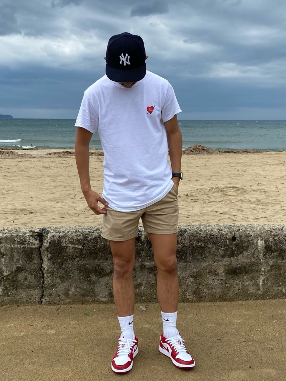 「夏、きれいめカジュアル、シンプル、スニーカーコーデ、低身長コーデ、Jordan、ThreeArrows、30代、ハーフパンツ、スポーツミックス」｜「ThreeArrowsのアイテム（Tシャツ/カットソー、ホワイト系）」を使った、$$$_threearrowsさん（メンズ・165cm）の夏コーディネートの1枚目の写真