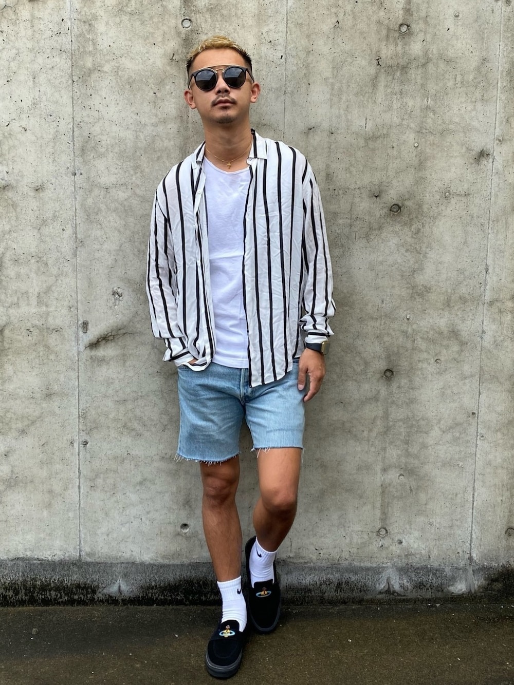 「オトナカジュアル、大人コーデ、開襟シャツ、休日スタイル、ノースリーブ、ホワイトコーデ、ショートパンツ、スリッポン、リメイク、ThreeArrows」｜「ZARAのアイテム（シャツ/ブラウス、ホワイト系）」を使った、$$$_threearrowsさん（メンズ・165cm）の夏コーディネートの1枚目の写真