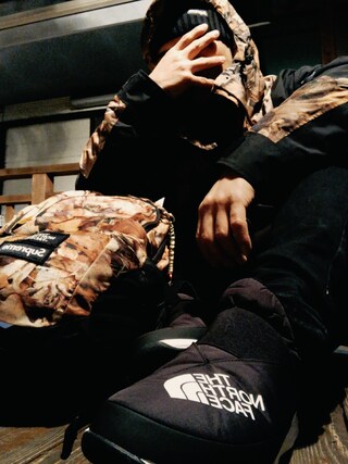 Jay-P使用「THE NORTH FACE（THE NORTH FACE / ノースフェイス NSE TRACTION LITE  MOC III ”KIMONO”）」的時尚穿搭
