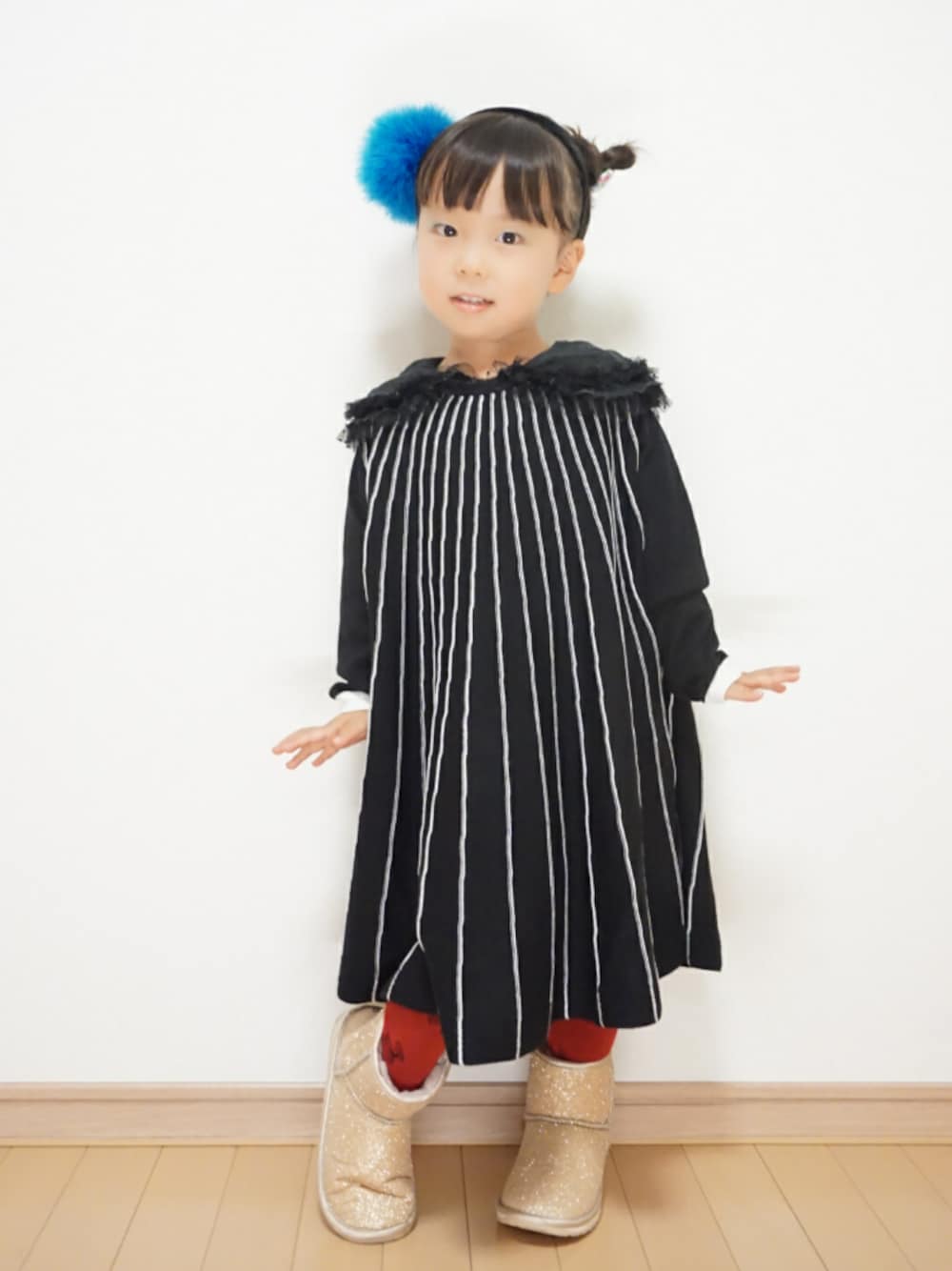 「キッズファッション、Luca shop、ルカショップ、あみあみ、ファー小物、ブーツ、キッズコーデ、集まれ！北関東キッズ★、ニットワンピース」｜「COMECHATTO&CLOSETのMILK&SODA ファーヘアバンド（ヘアバンド、ブルー系）」を使った、ゆん☺さん（キッズ・100cm）の秋コーディネートの1枚目の写真