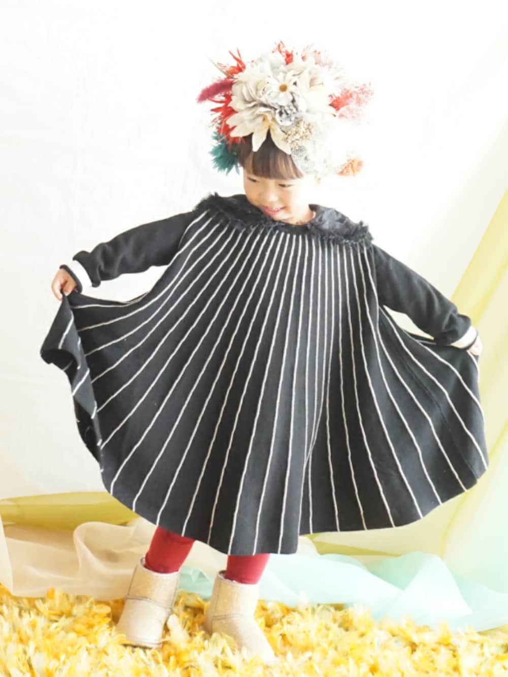 「秋のコーデ、秋コーデ、amiamie、lucashop、ムートンブーツ、ニットワンピース、ハッカキッズ、集まれ！北関東キッズ★」｜「ami amieの「ami amie/アミアミ」ストライプAラインワンピース（ワンピース、ブラック系）」を使った、ゆん☺さん（キッズ・100cm）の秋コーディネートの1枚目の写真