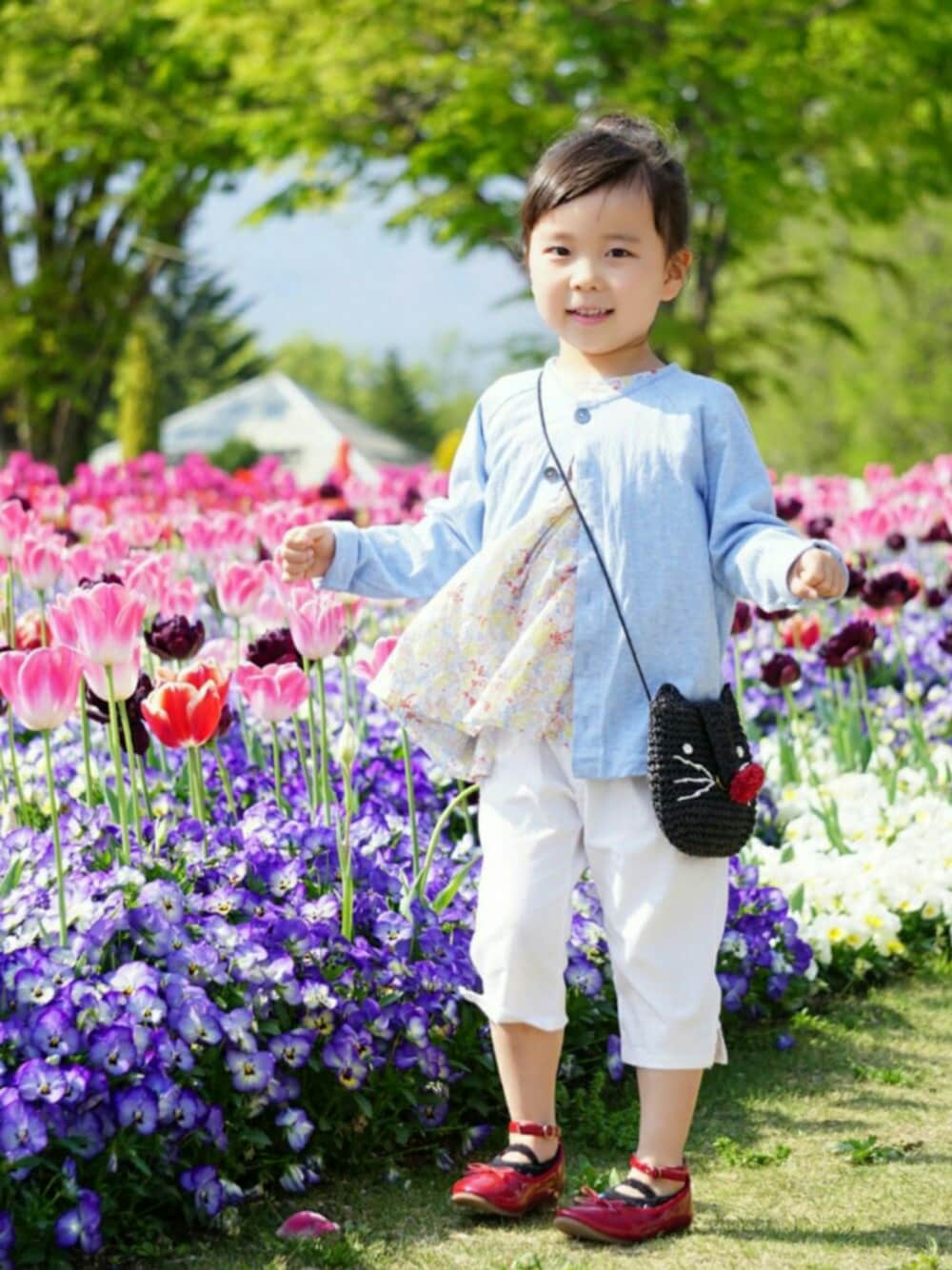 「キッズコーデ、春コーデ、キッズファッション、ラブアンドピースアンドマネー(LOVE&PEACE&MONEY)、ハッカキッズ、hakkakids、カジュアル、公園」｜「集まれ北関東キッズ🎵のアイテム（音楽/本・雑誌、ホワイト系）」を使った、ゆん☺さん（キッズ・100cm）の春コーディネートの1枚目の写真