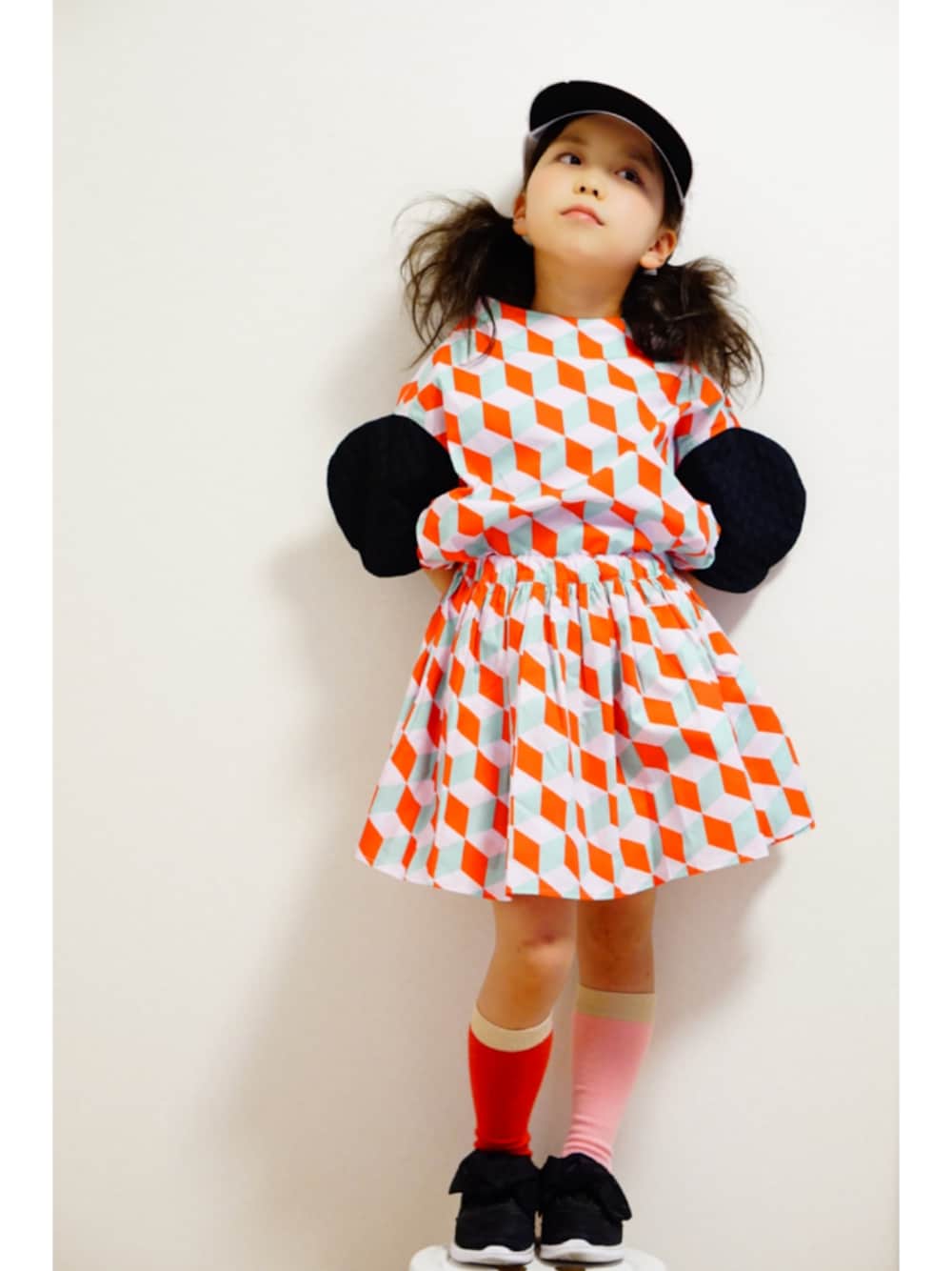 「キッズファッション、おしゃれさんと繋がりたい、フランキーグロウ、frankygrow、カラフルコーデ、ポップ、派手」｜「frankygrowのアイテム（スカート、レッド系）」を使った、ゆん☺さん（キッズ・120cm）の春コーディネートの1枚目の写真