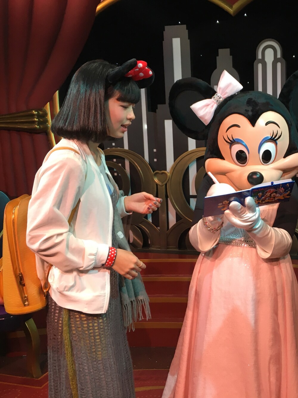 「シンプルコーデ、大人カジュアル、おしゃれさんと繋がりたい、ラフ、低身長、ootd、ブラック、ニットワンピース、ディズニー、シンプル」｜「Disneyのアイテム（カチューシャ、ブラック系）」を使った、ちさん（レディース・153cm）の冬コーディネートの1枚目の写真
