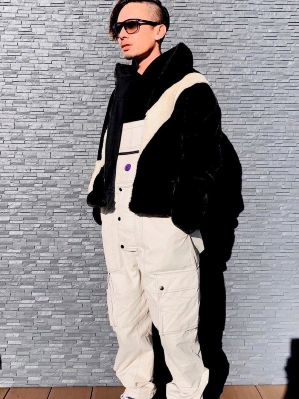 「ビッグシルエット、ストリート系、NIKE、オーバーオール、おしゃれさんと繋がりたい、今日のコーデ、休日スタイル、ストリート」｜「NIKEのナイキ スポーツウェア ウィメンズ フェイク ファー ジャケット / NIKE（ブルゾン、ブラック系）」を使った、AGTさん（メンズ・170cm）の冬コーディネートの1枚目の写真