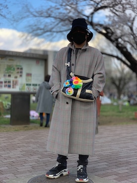 「BALENCIAGA」｜「アイテム（トレンチコート）」を使った、ihateyouさん（メンズ・167cm）の春コーディネート
