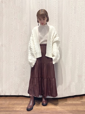 「earth music&ecology（アースミュージックアンドエコロジー）のサテンティアードスカート ＊●（スカート）」を使った、momoさん（レディース・155cm）の秋コーディネート