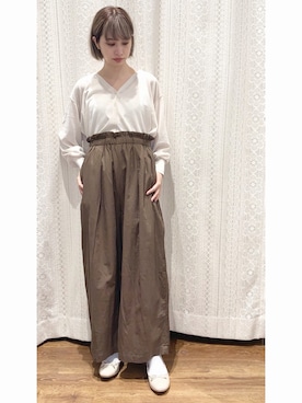 「ブラウンパンツ」｜「アイテム（パンプス）」を使った、momoさん（レディース・155cm）の春コーディネート