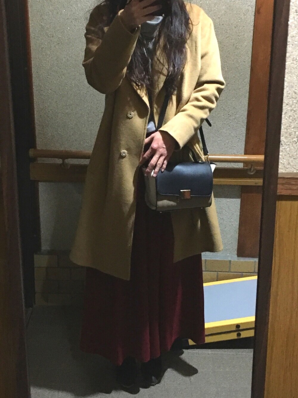 「飲み会コーデ、ワイドパンツ、ニット、チェスターコート、きれいめカジュアル、シンプル」｜「MAYSON GREYのアイテム（ジャケット/アウター、イエロー系）」を使った、shi_nyanさん（レディース・161cm）の冬コーディネートの1枚目の写真