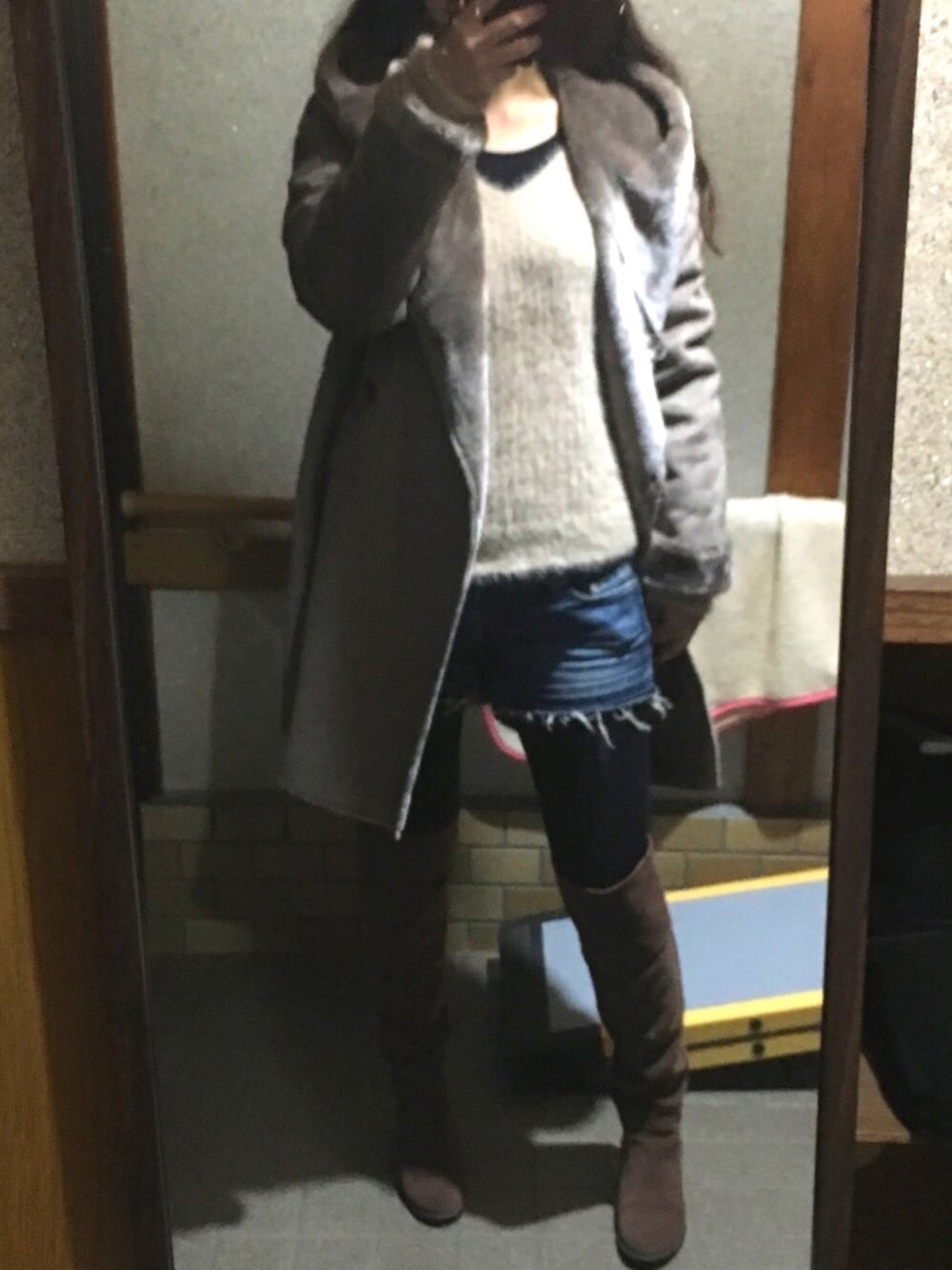 「オトナカジュアル、デニム、ムートンコート、ロングブーツ、ショートパンツ、モヘアニット、新年会」｜「IENAのアイテム（ジャケット/アウター、ブラウン系）」を使った、shi_nyanさん（レディース・161cm）の冬コーディネートの1枚目の写真