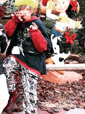 「RIPNDIP（リップンディップ）のアイテム（オールインワン・サロペット）」を使った、松浦健人さん（メンズ・167cm）の冬コーディネート