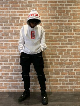 「BlackEyePatch（ブラックアイパッチ）のアイテム（パーカー）」を使った、takuya satoさん（メンズ・182cm）の秋コーディネート