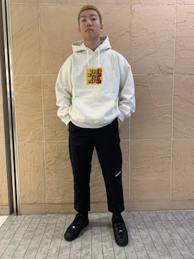 「BlackEyePatch（ブラックアイパッチ）のアイテム（パーカー）」を使った、takuya satoさん（メンズ・182cm）の冬コーディネート