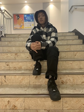 「WHITELAND BLACKBURN」｜「アイテム（その他アウター）」を使った、takuya satoさん（メンズ・182cm）の冬コーディネート