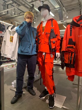 「BlackEyePatch（ブラックアイパッチ）のアイテム（パーカー）」を使った、takuya satoさん（メンズ・182cm）の冬コーディネート