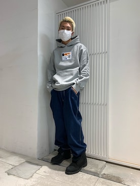 「BlackEyePatch（ブラックアイパッチ）のアイテム（パーカー）」を使った、takuya satoさん（メンズ・182cm）の冬コーディネート