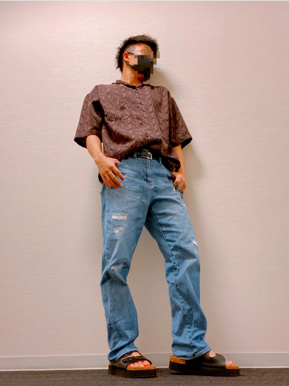「THE SHOP TK の【HIS】総柄開襟シャツ/STAYHOME（シャツ/ブラウス、ブラウン系）」を使った、SHINさん（メンズ・160cm）の秋コーディネートの1枚目の写真