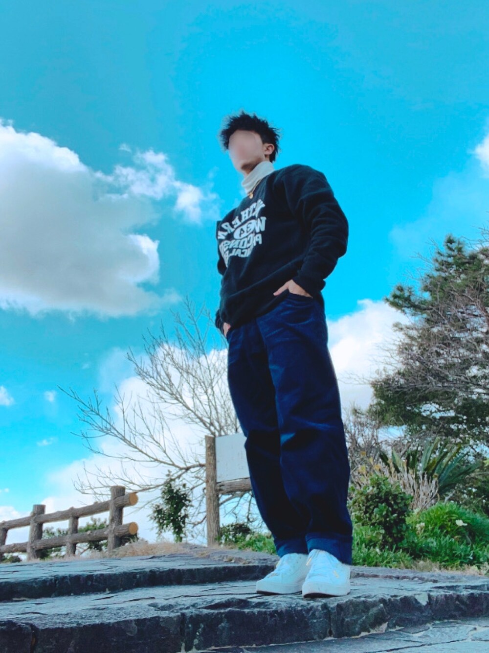 「JOURNAL STANDARDのバルーン 太畝コーデュロイ パンツ（その他パンツ、ブルー系）」を使った、SHINさん（メンズ・160cm）の冬コーディネートの1枚目の写真