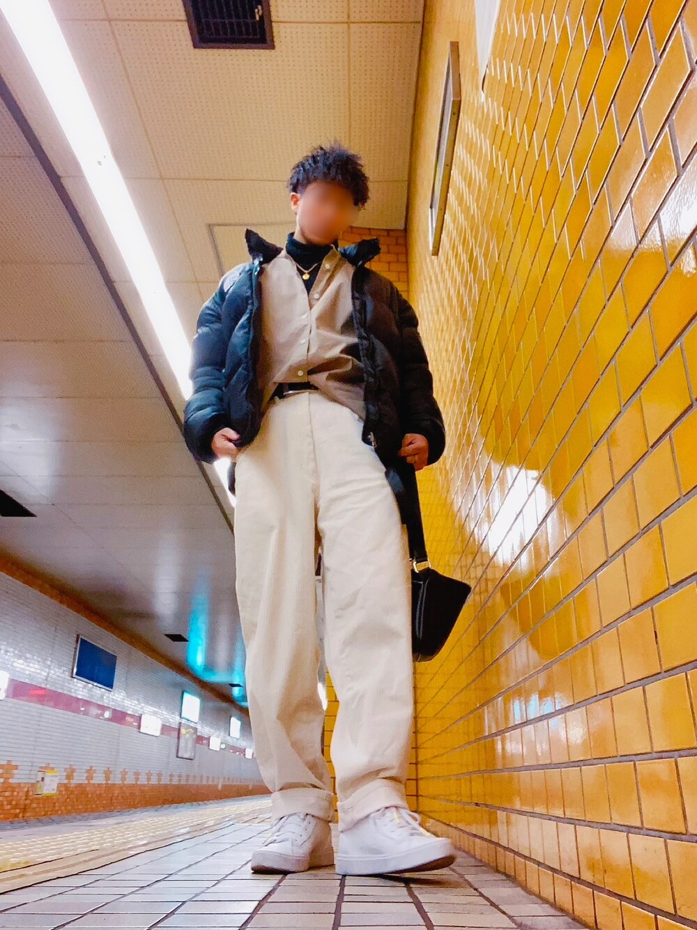 「JOURNAL STANDARDのバルーン 太畝コーデュロイ パンツ（その他パンツ、ホワイト系）」を使った、SHINさん（メンズ・160cm）の冬コーディネートの1枚目の写真