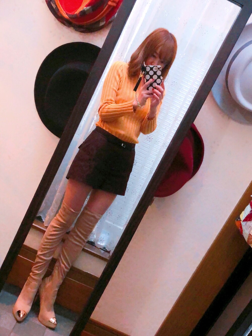 「休日スタイル、おしゃれさんと繋がりたい、オトナカジュアル、ショートパンツ、ニーハイブーツ、ニット、LOVELESS」｜「LOVELESSの☆マギーさん着用☆【LOVELESS】WOMENS ブラウンレースショートパンツ（その他パンツ、ブラウン系）」を使った、joeさん（レディース・158cm）の冬コーディネートの1枚目の写真