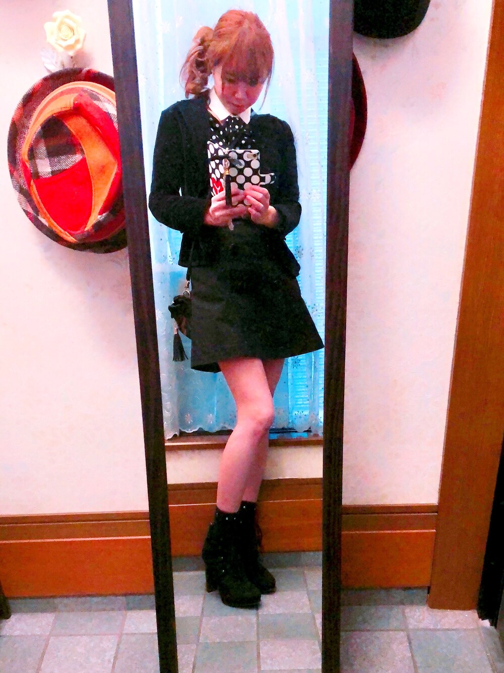 「みずたま、ドット、カジュアル、お洒落さんとつながりたい、オトナ女子、ブラック、シンプルコーデ」｜「LOVELESSのアイテム（シャツ/ブラウス、その他）」を使った、joeさん（レディース・158cm）の冬コーディネートの1枚目の写真