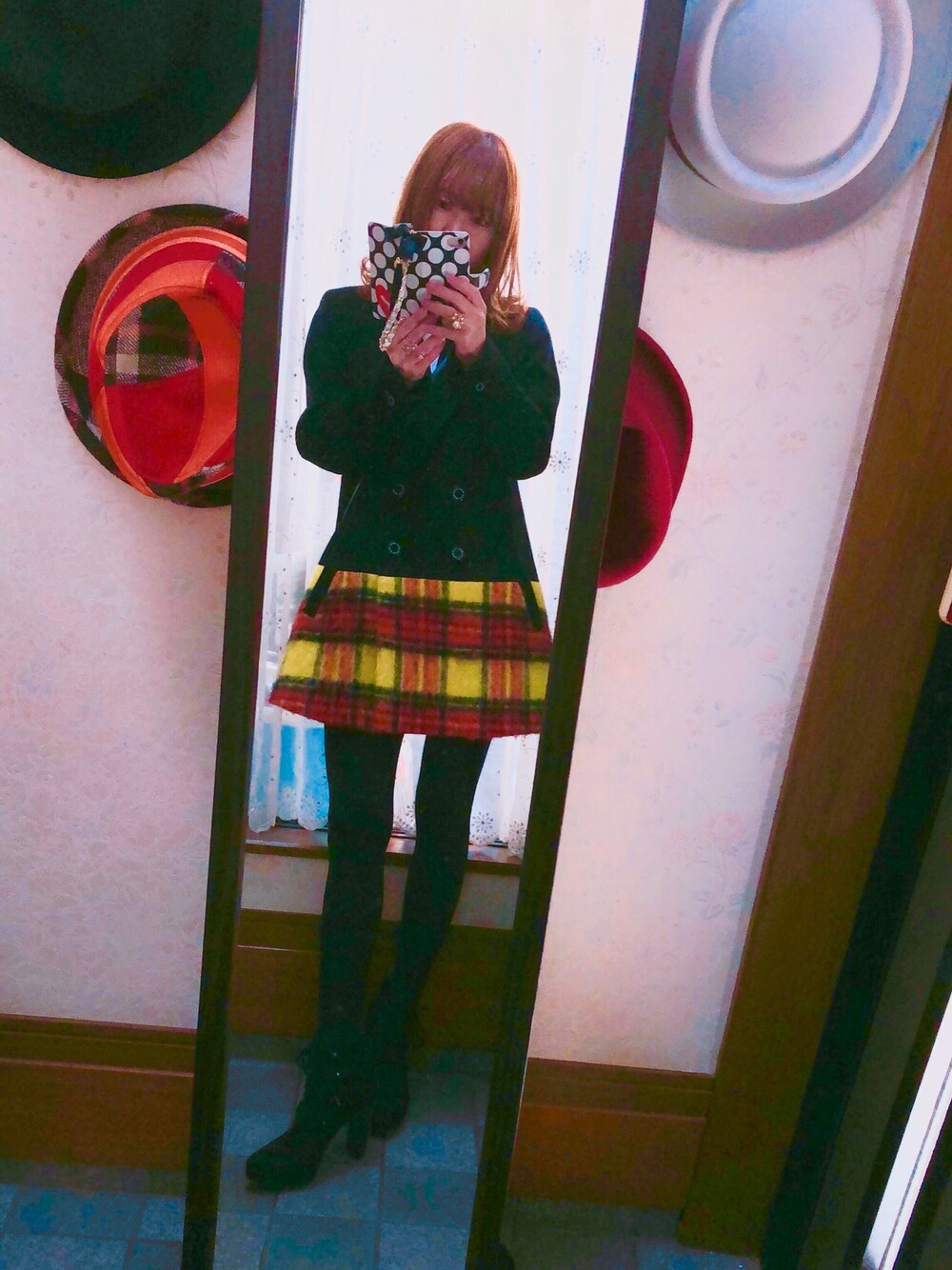 「あけましておめでとうございます！、冬コーデ、今年もよろしくお願いします、オトナカジュアル、キレイめ、チェスターコート、コート」｜「GUILD PRIMEのチェスターコート（チェスターコート、ブラック系）」を使った、joeさん（レディース・158cm）の冬コーディネートの1枚目の写真
