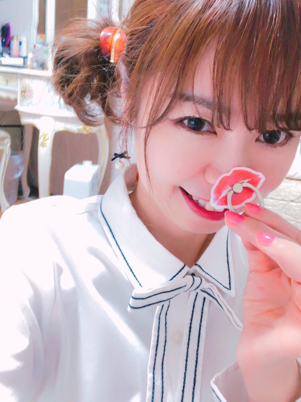 「ブラウス、春夏コーデ、リボンタイ」｜「F i.n.tのアイテム（シャツ/ブラウス、ホワイト系）」を使った、joeさん（レディース・158cm）の春コーディネートの1枚目の写真