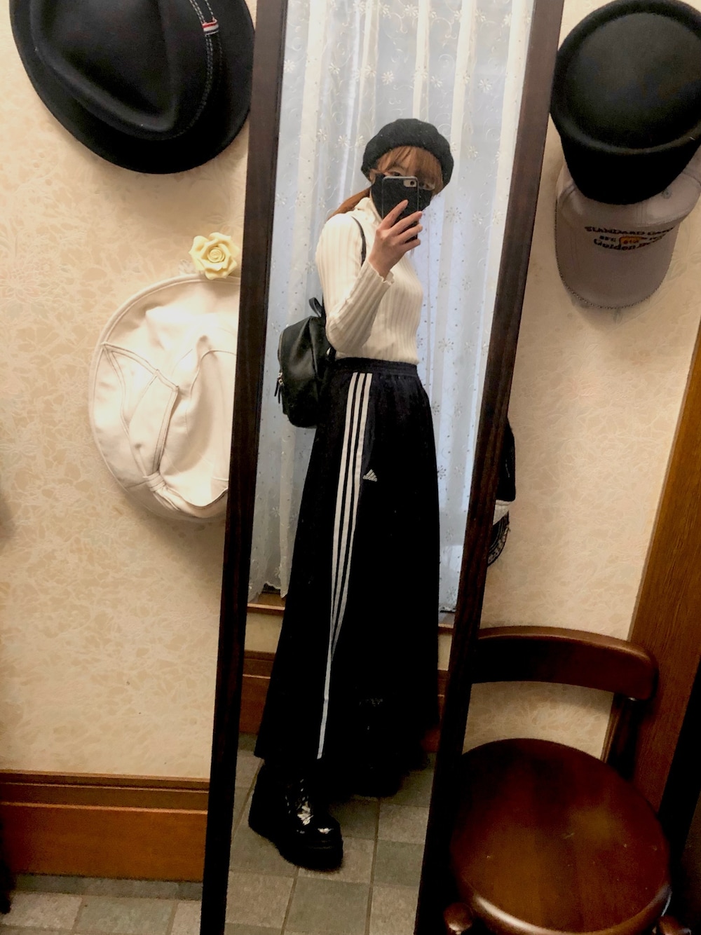 「大人カジュアル、カジュアル、オトナ女子、ショートブーツ、秋服、黒ブーツ、大人コーデ」｜「INGNIのウールベレー（ハンチング/ベレー帽、ブラック系）」を使った、joeさん（レディース・158cm）の秋コーディネートの1枚目の写真