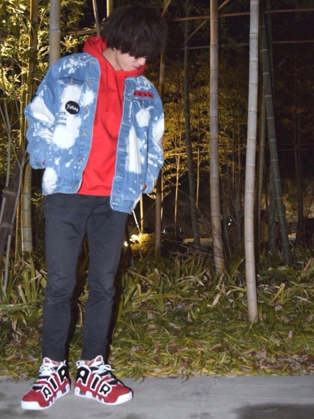 「スニーカー、おしゃれさんと繋がりたい、古着、adidas、モアテン、デニムジャケット、MARC JACOBS」｜「NIKEのアイテム（スニーカー、レッド系）」を使った、tokiさん（メンズ・165cm）の冬コーディネートの1枚目の写真