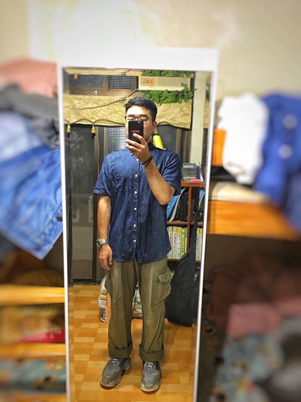 「GAPのアイテム（シャツ/ブラウス、ブルー系）」を使った、Old wuさん（メンズ・173cm）の春コーディネートの1枚目の写真