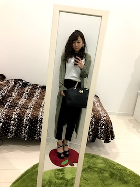 「MICHAEL KORS（マイケルコース）のアイテム（ショルダーバッグ、ブラック系）」を使った、yoooopiさん（レディース・159cm）の春コーディネート