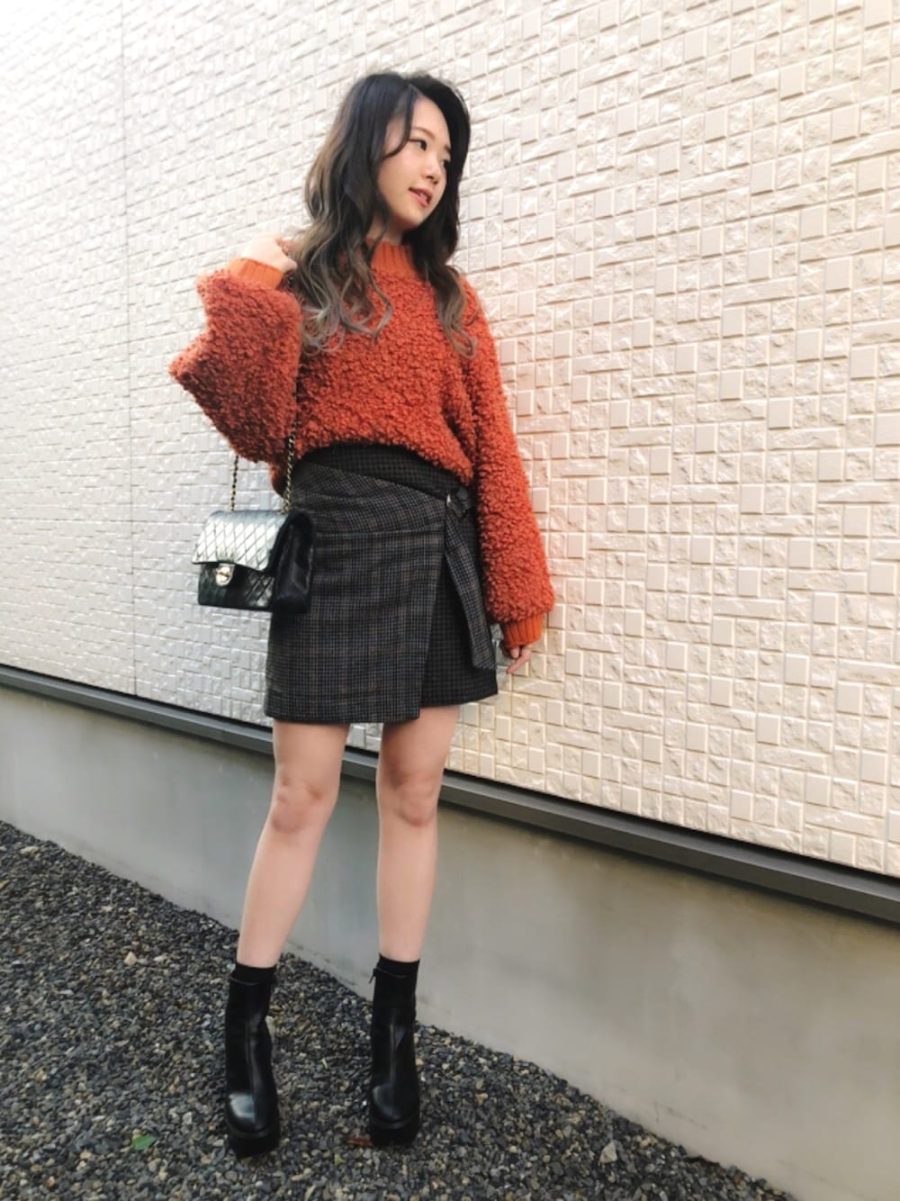 「EVRISのMIXチェックラップスカート（スカート、グレー系）」を使った、aoiさん（レディース・161cm）の秋コーディネートの1枚目の写真