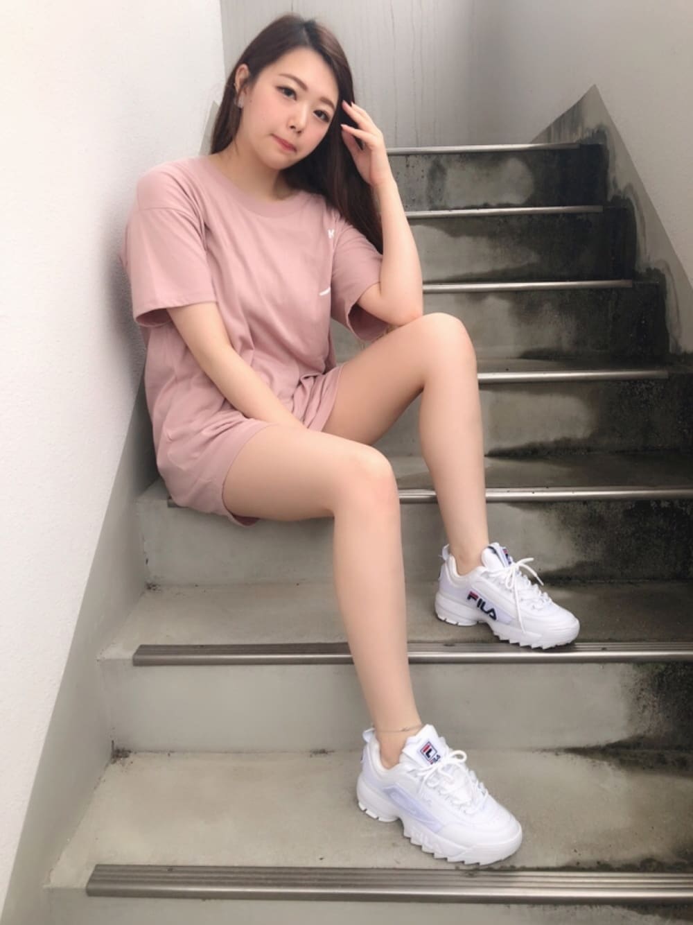 「FILA、FILAコラボ」｜「KANGOLの【RESEXXY×KANGOL】バックロゴT（Tシャツ/カットソー、ピンク系）」を使った、aoiさん（レディース・161cm）の夏コーディネートの1枚目の写真