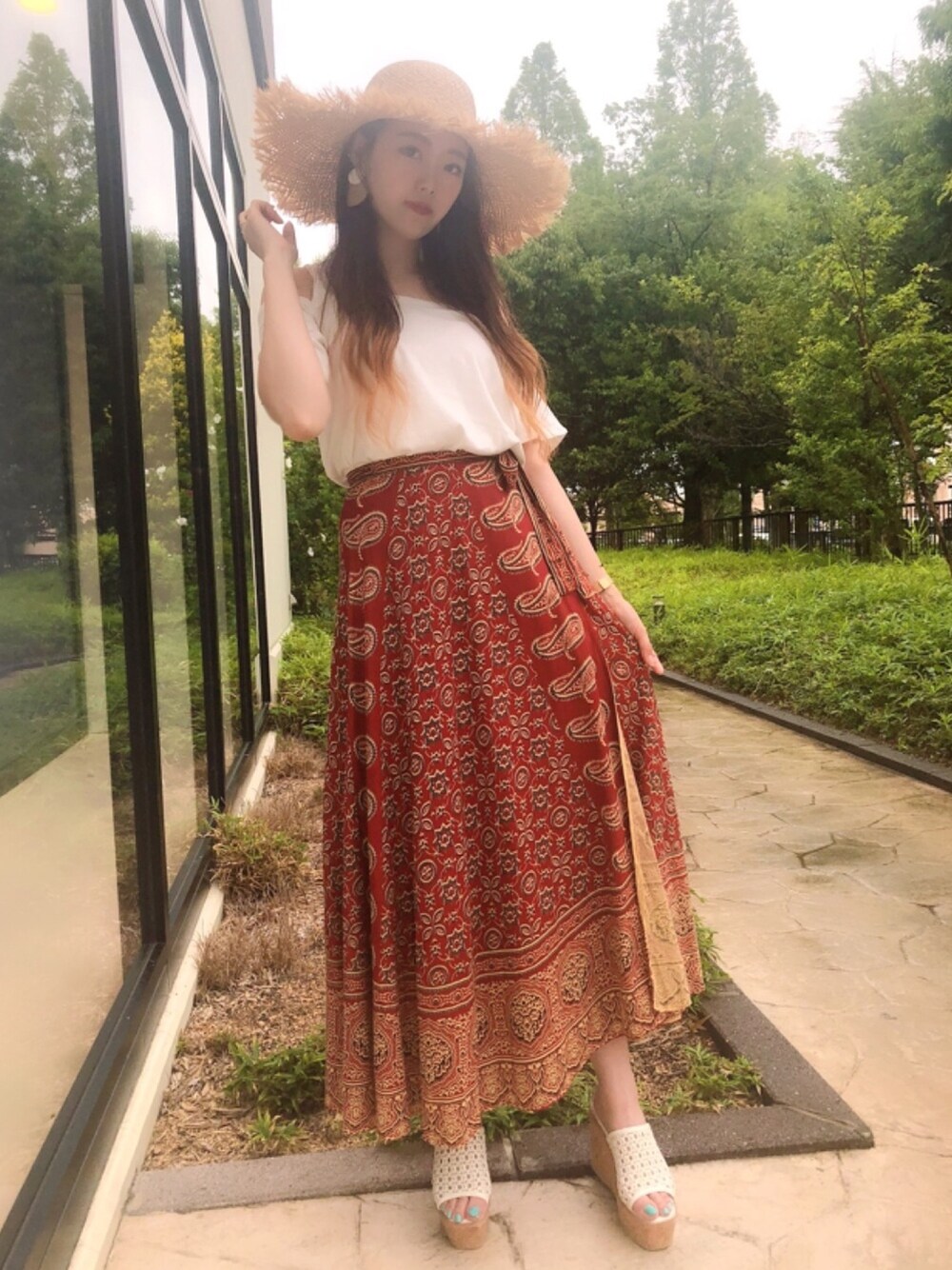 「URBAN RESEARCH DOORSのラフィアハット（ハット、ベージュ系）」を使った、aoiさん（レディース・161cm）の夏コーディネートの1枚目の写真