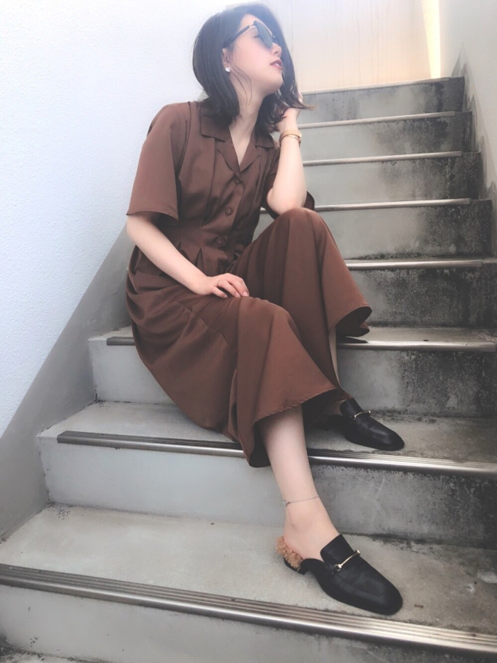 「秋小物」｜「EMODAのオープンカラー2WAYシャツワンピース（シャツワンピース、ブラウン系）」を使った、aoiさん（レディース・161cm）の夏コーディネートの1枚目の写真