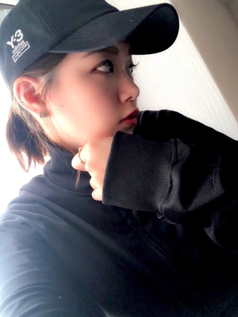 「yohjiyamamoto、ヨウジヤマモト、adidas」｜「Y-3のY-3 DAD CAP（キャップ、ブラック系）」を使った、aoiさん（レディース・161cm）の秋コーディネートの1枚目の写真