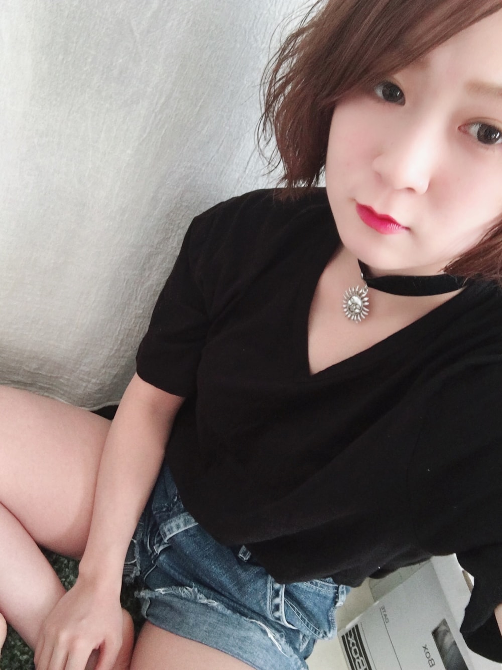 「UNIQLO、ユニクロ、デニム、古着、used、デニムショートパンツ、LEE、シンプル、夏コーデ、マチルダ」｜「UNIQLOのスーピマコットンＶネックＴ（半袖）＋EC（Tシャツ/カットソー、ブラック系）」を使った、m o e m iさん（レディース・154cm）の夏コーディネートの1枚目の写真