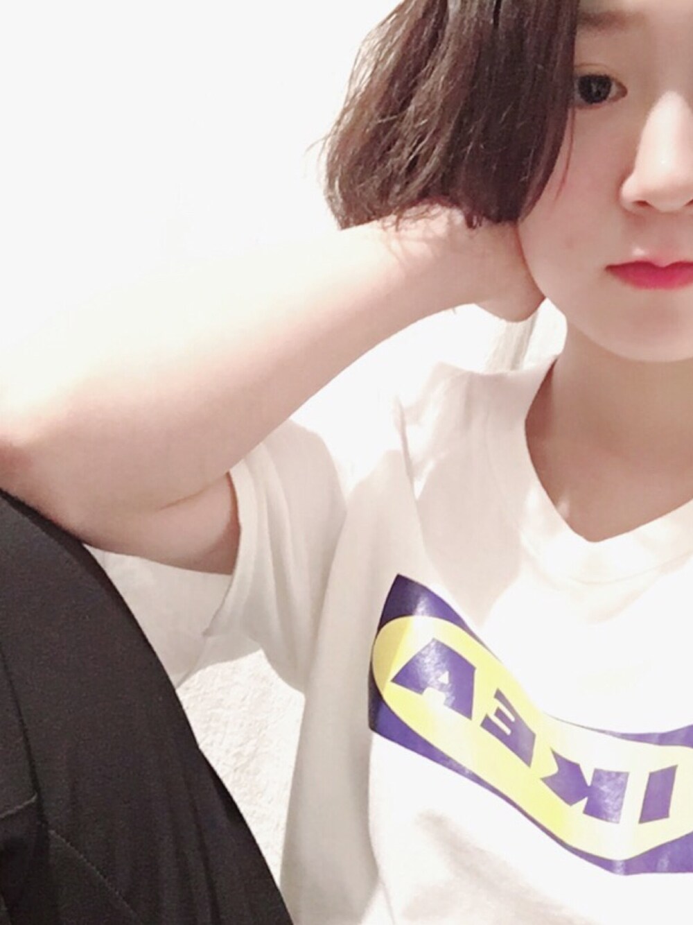 「シンプル、モノトーン、パンツスタイル、GU、プチプラ、古着、used、IKEA、白Tシャツ、ショートヘア」｜「IKEAのアイテム（Tシャツ/カットソー、ホワイト系）」を使った、m o e m iさん（レディース・154cm）の夏コーディネートの1枚目の写真